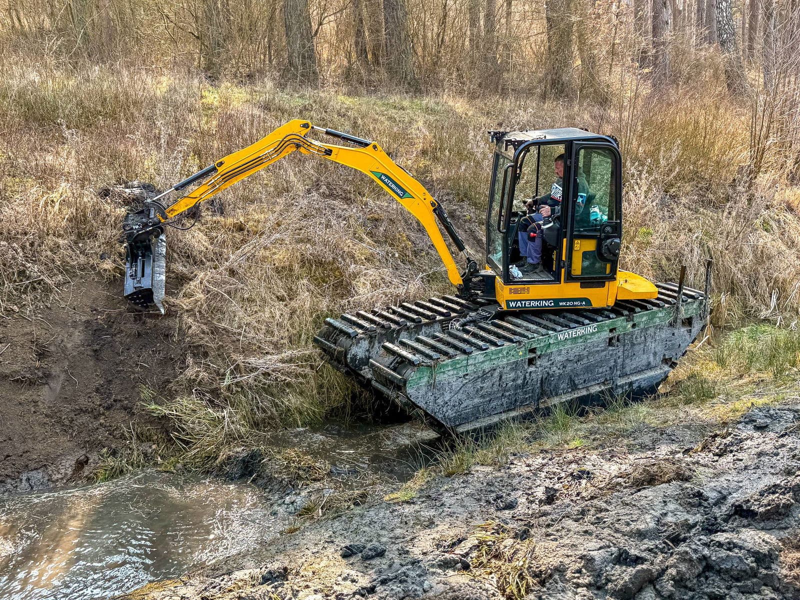 Koparka WK20 – mulczowanie brzegu