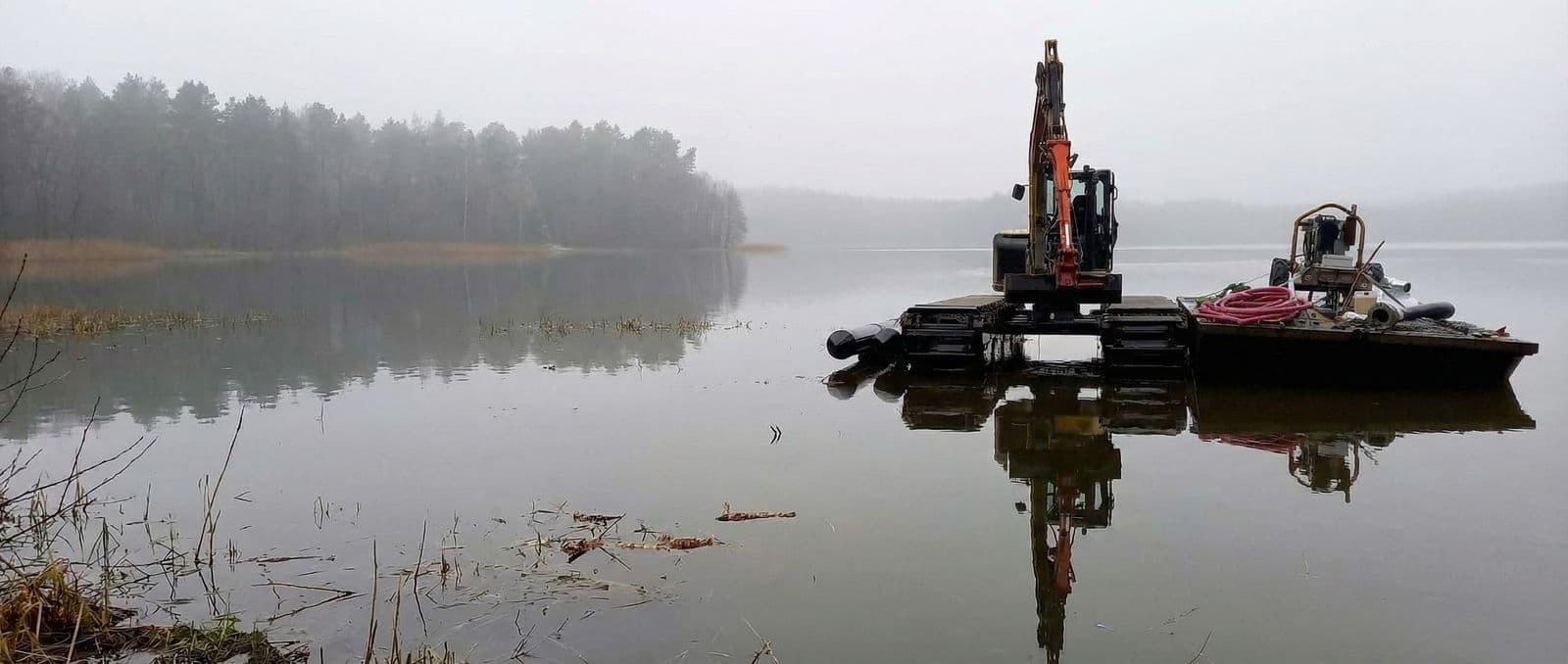 Koparka z zestawem refulacyjnym