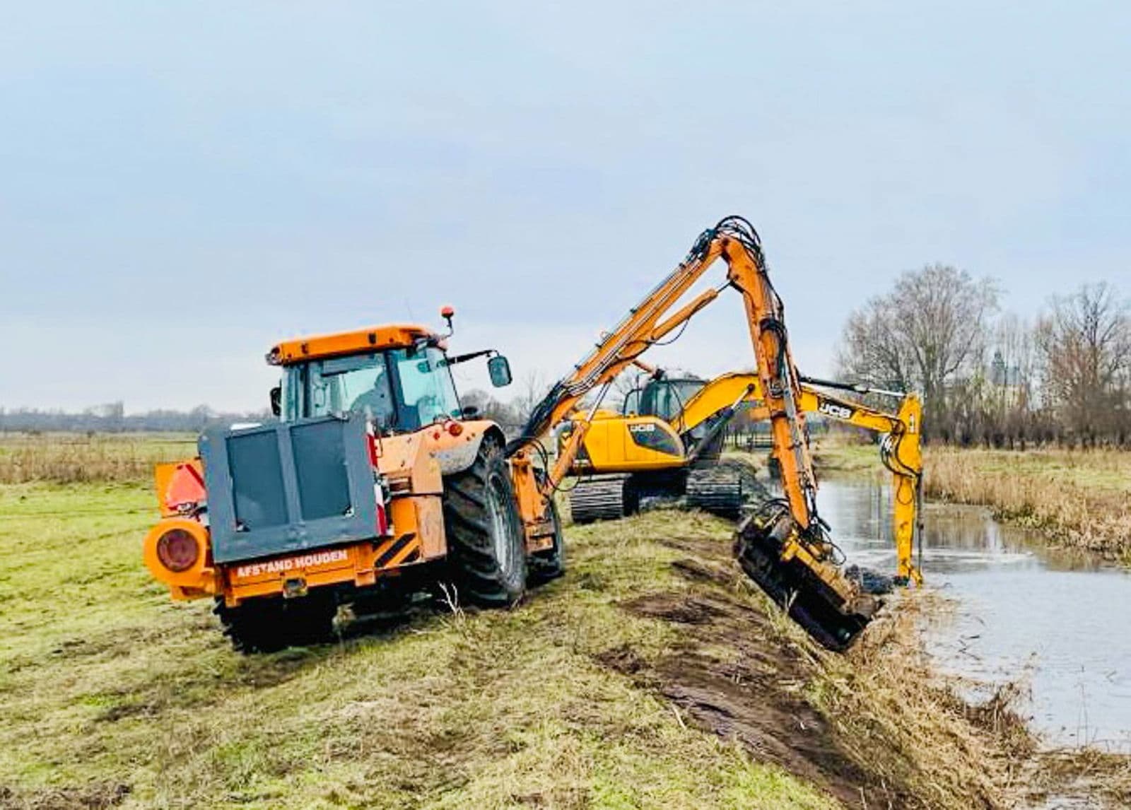 Kosiarka Herder na ciągniku Massey Ferguson