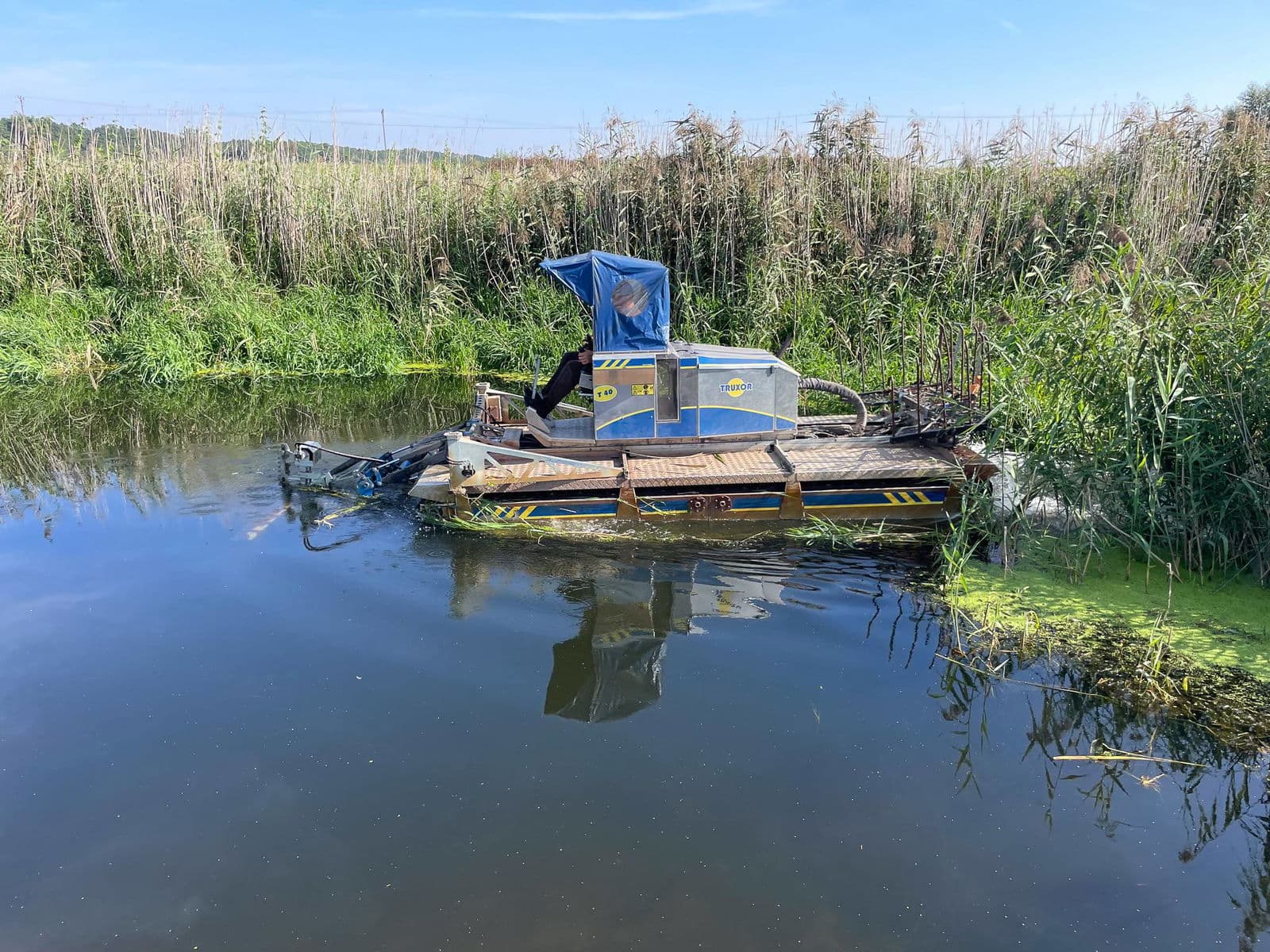 Kosiarka pływająca Truxor – realizacja
