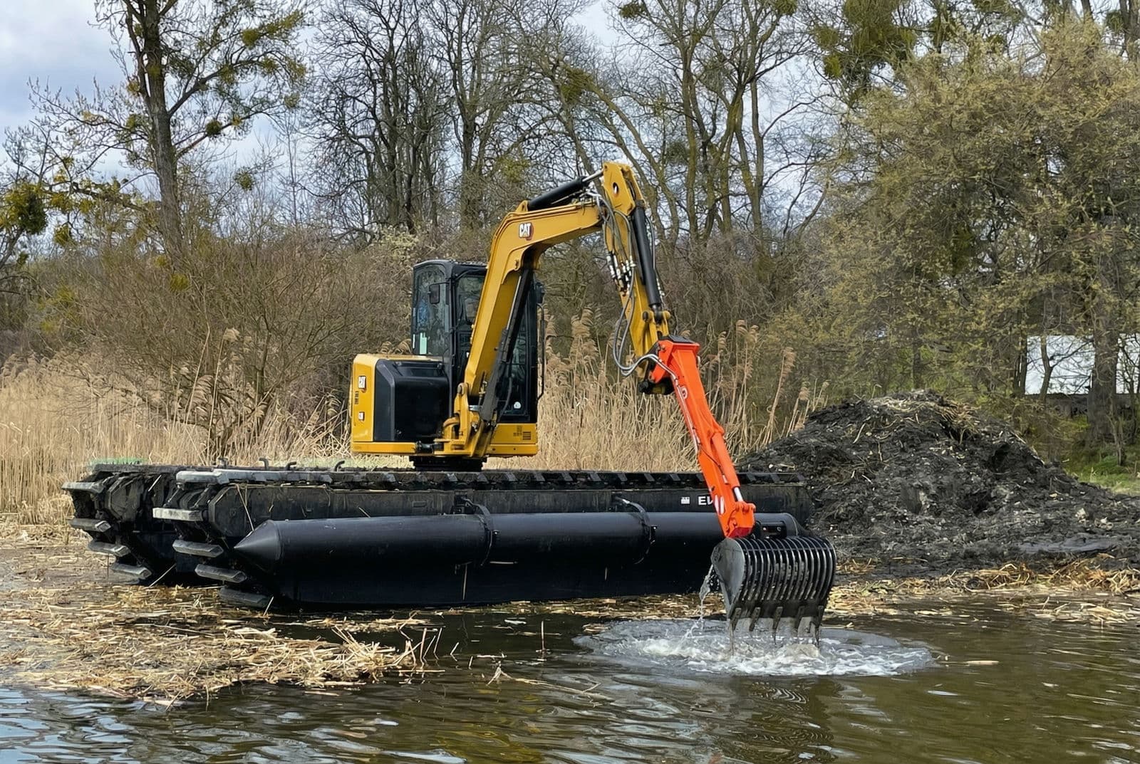 Koparka pływająca EIK AM70