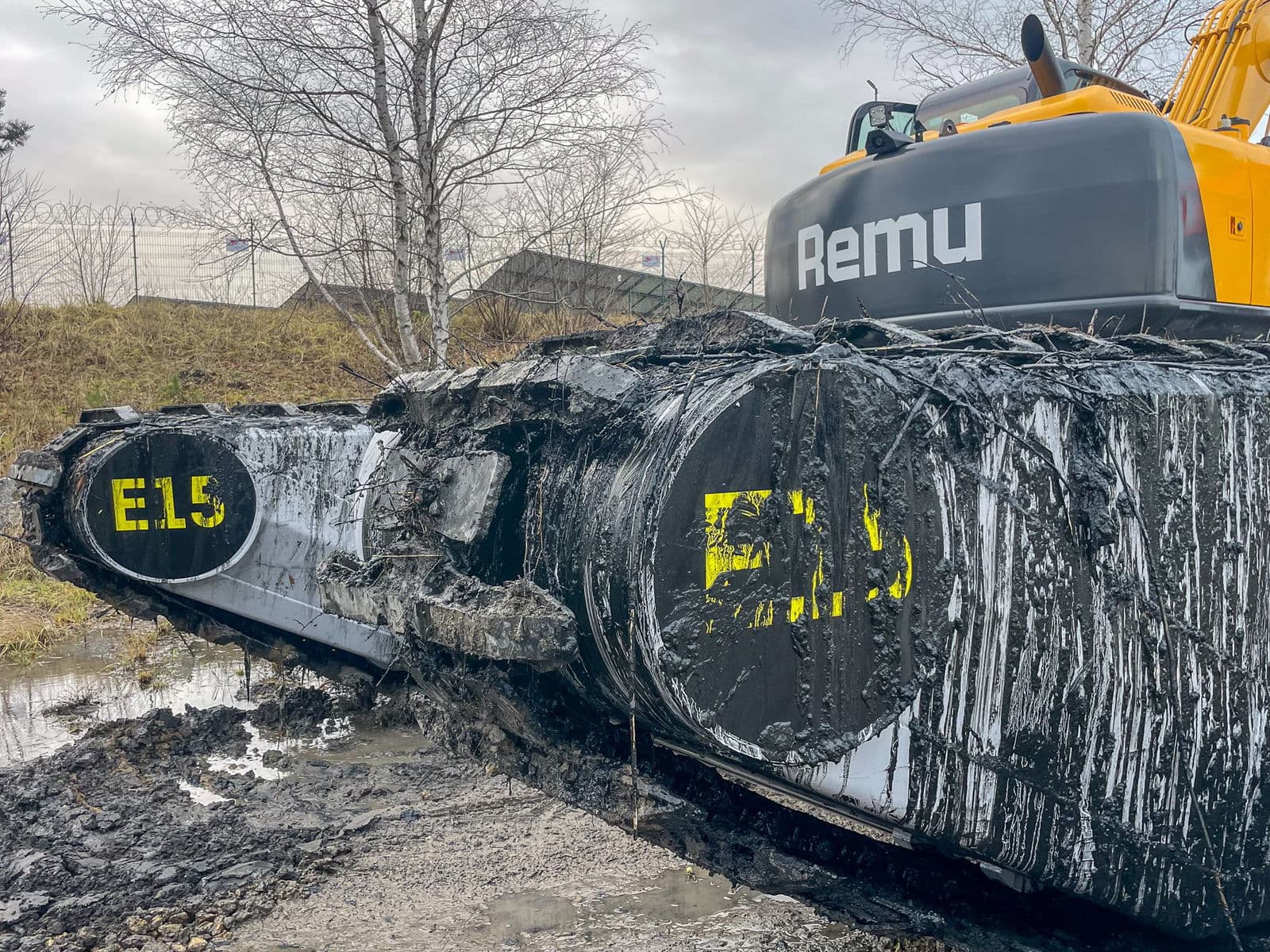 REMU Big Float E15 w błocie